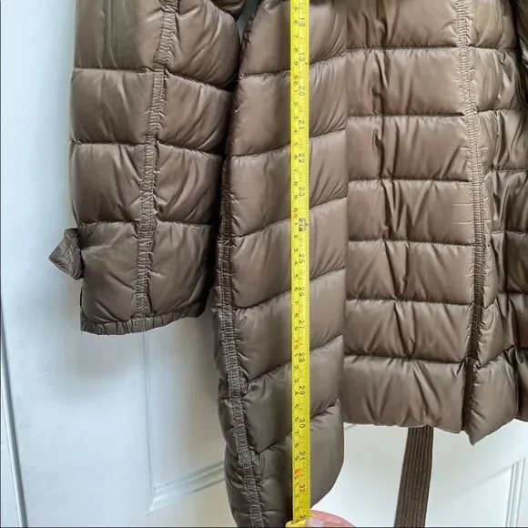 Burberry
Ashwick Puffer Coat w/ Detachable Hooded jacket - Picture 10 of 11